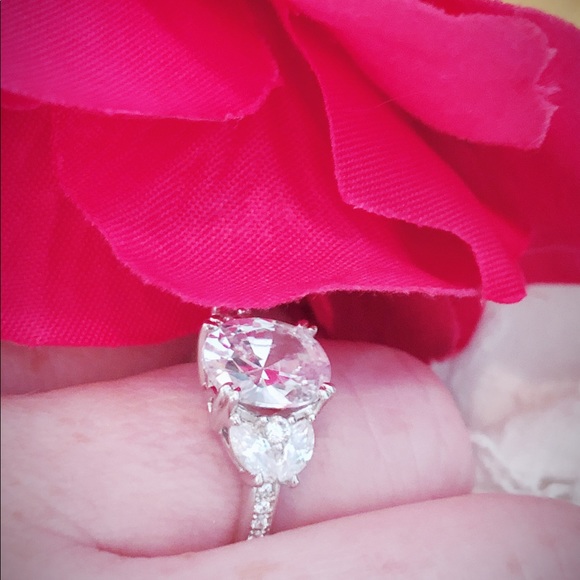 🔥SALE🔥 White Sapphire & Silver Engagement Ring - Picture 8 of 8